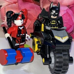 LEGO DC Batman Versus Harley Quinn 76220, Superhero Action Figure and Bike
